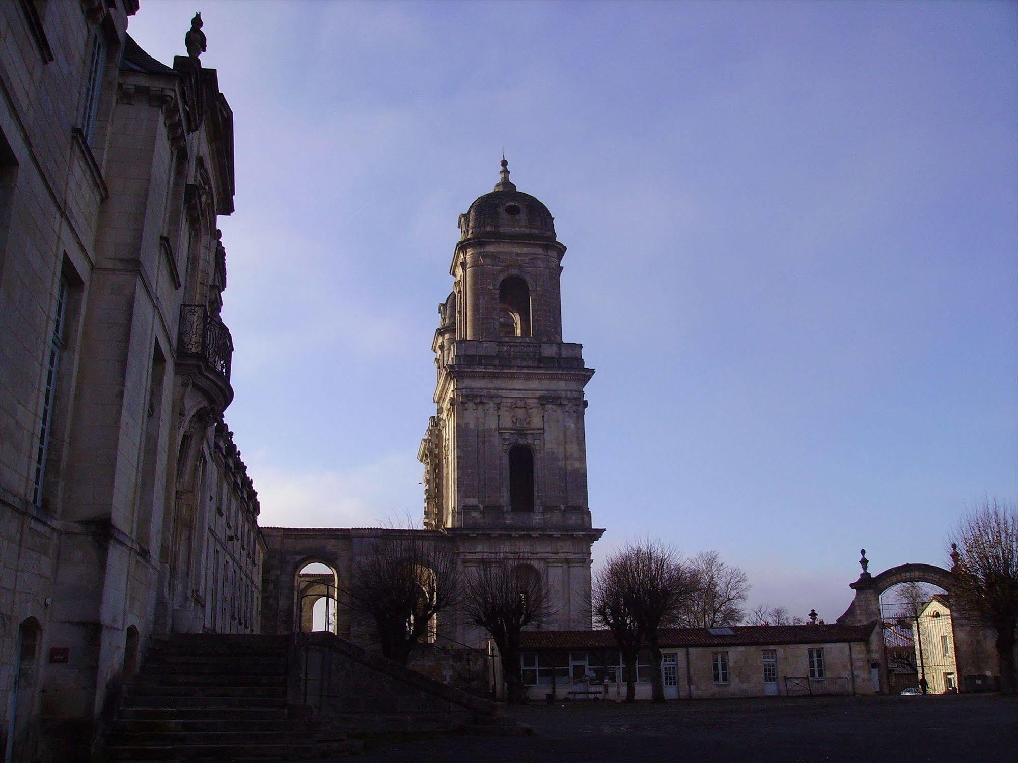 Abbaye Royale Hotel Saint-Jean-dʼAngély Eksteriør billede
