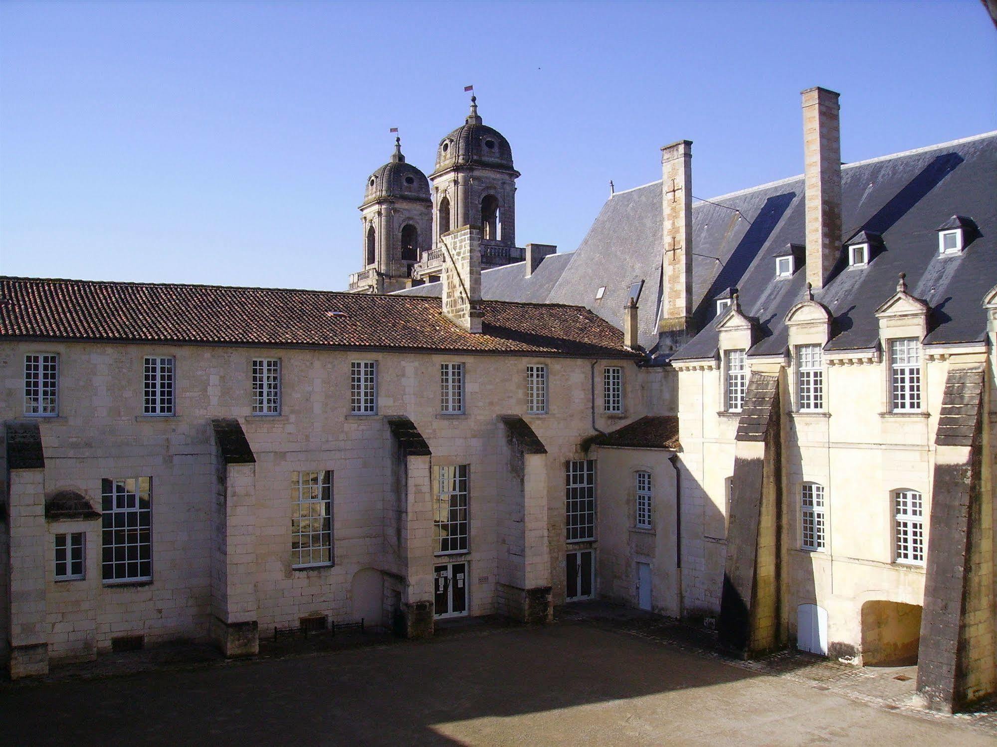 Abbaye Royale Hotel Saint-Jean-dʼAngély Eksteriør billede